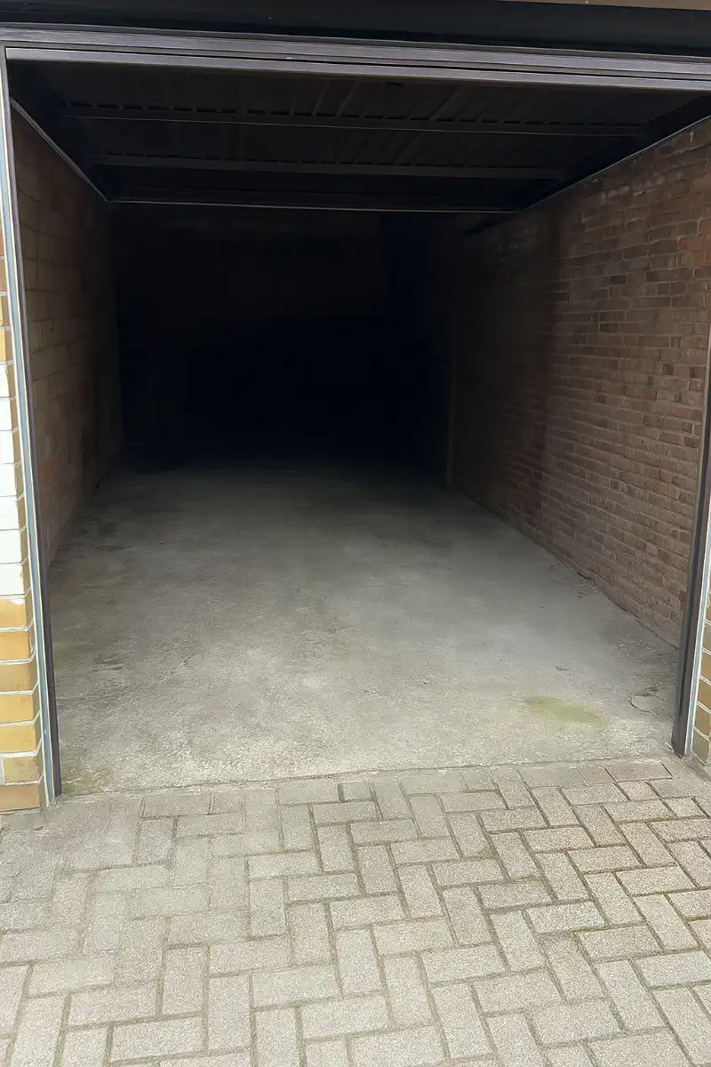 Afgesloten garagebox te huur foto {{pictureIndex}}