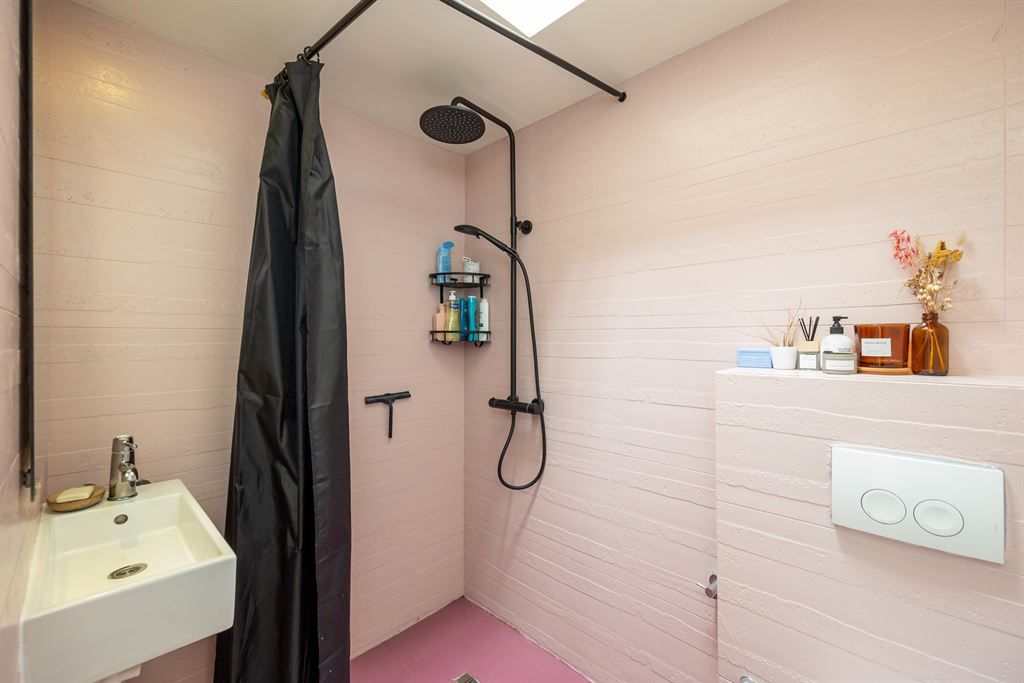 Ruime charmante woning met 5 slaapkamers en 2 badkamers  foto 10