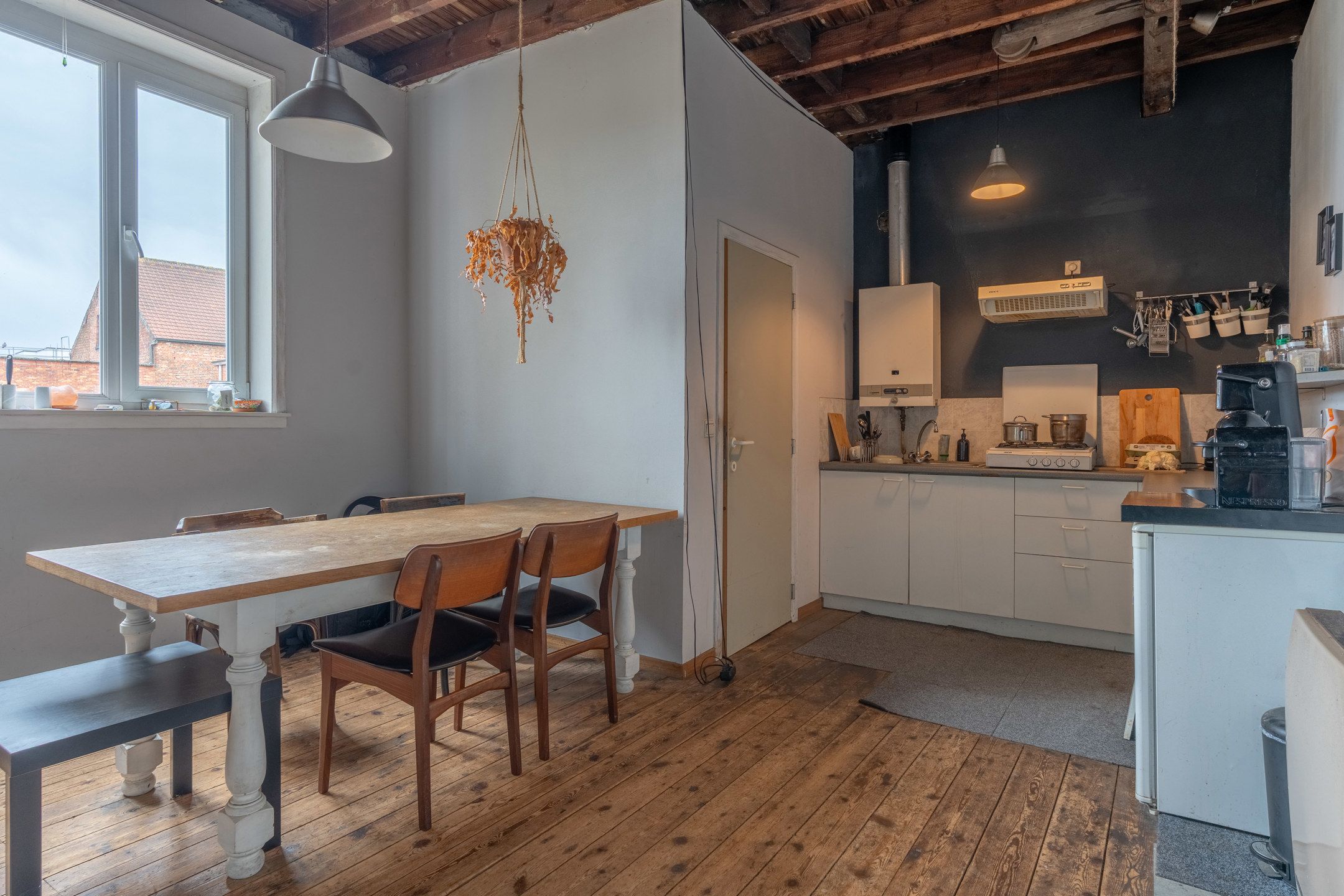 Verrassend ruime handelswoning met bovenliggend appartement. foto 31