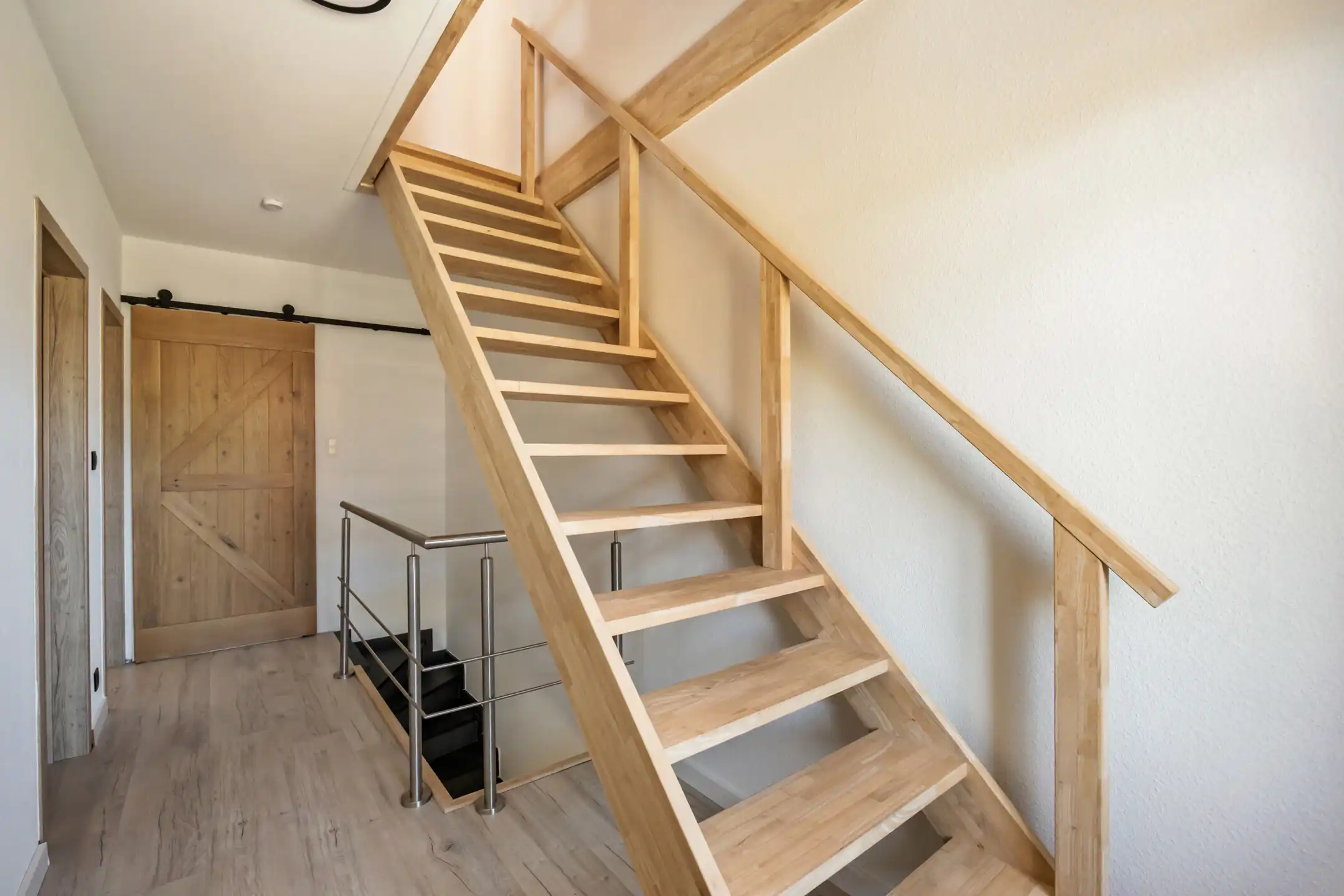 Gerenoveerde gezinswoning + werkplaats / garage foto 19