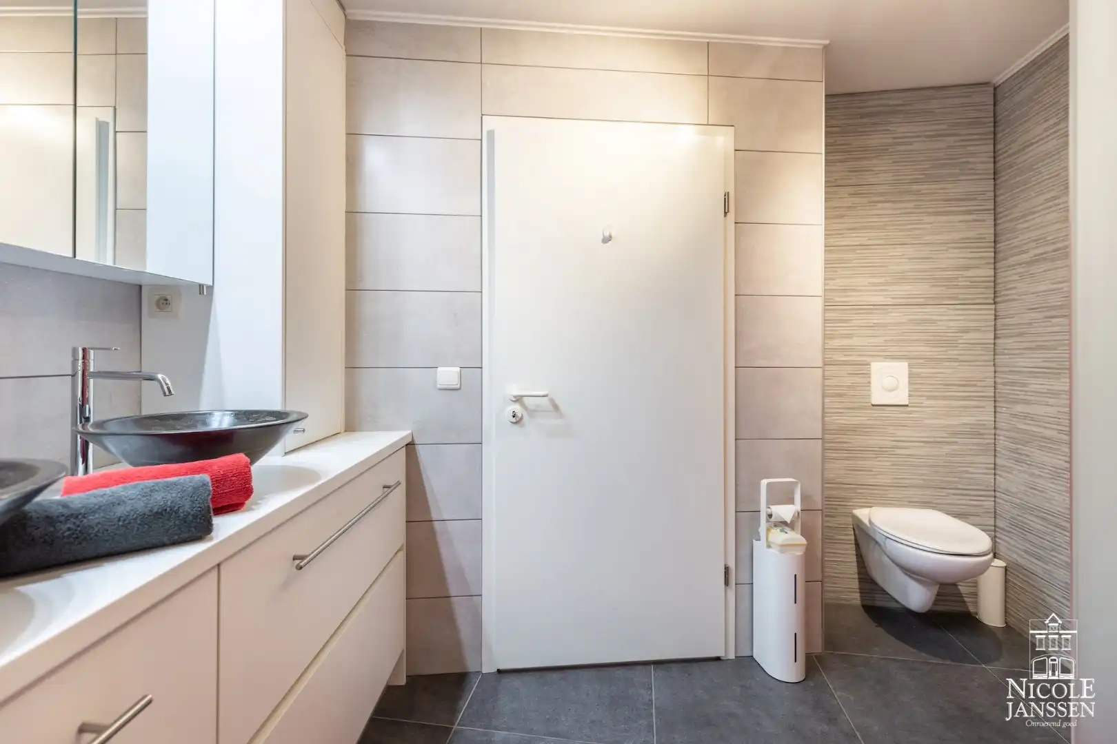 Zeer centraal gelegen en ruim ingedeeld duplex-appartement met mooi terras en garage foto 20