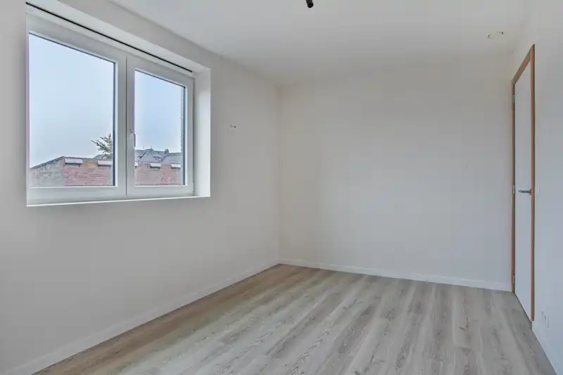 Prachtige, verrassend ruime nieuwbouwwoning met 3 slaapkamers én inpandige garage te koop in Dentergem! foto 12