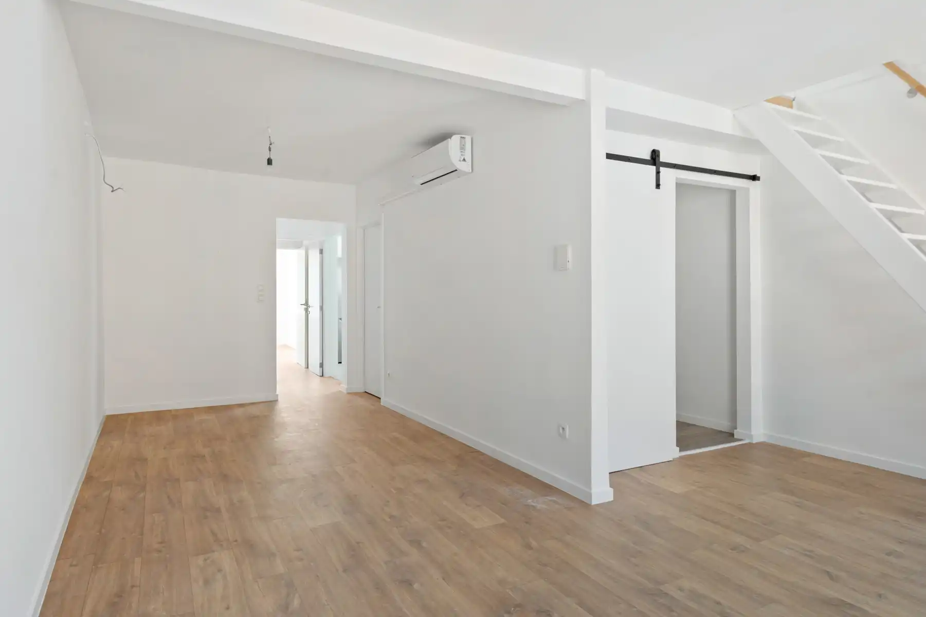 Instapklaar 2slpk-duplexappartement met 2 badkamers, terras en tuin! foto 4