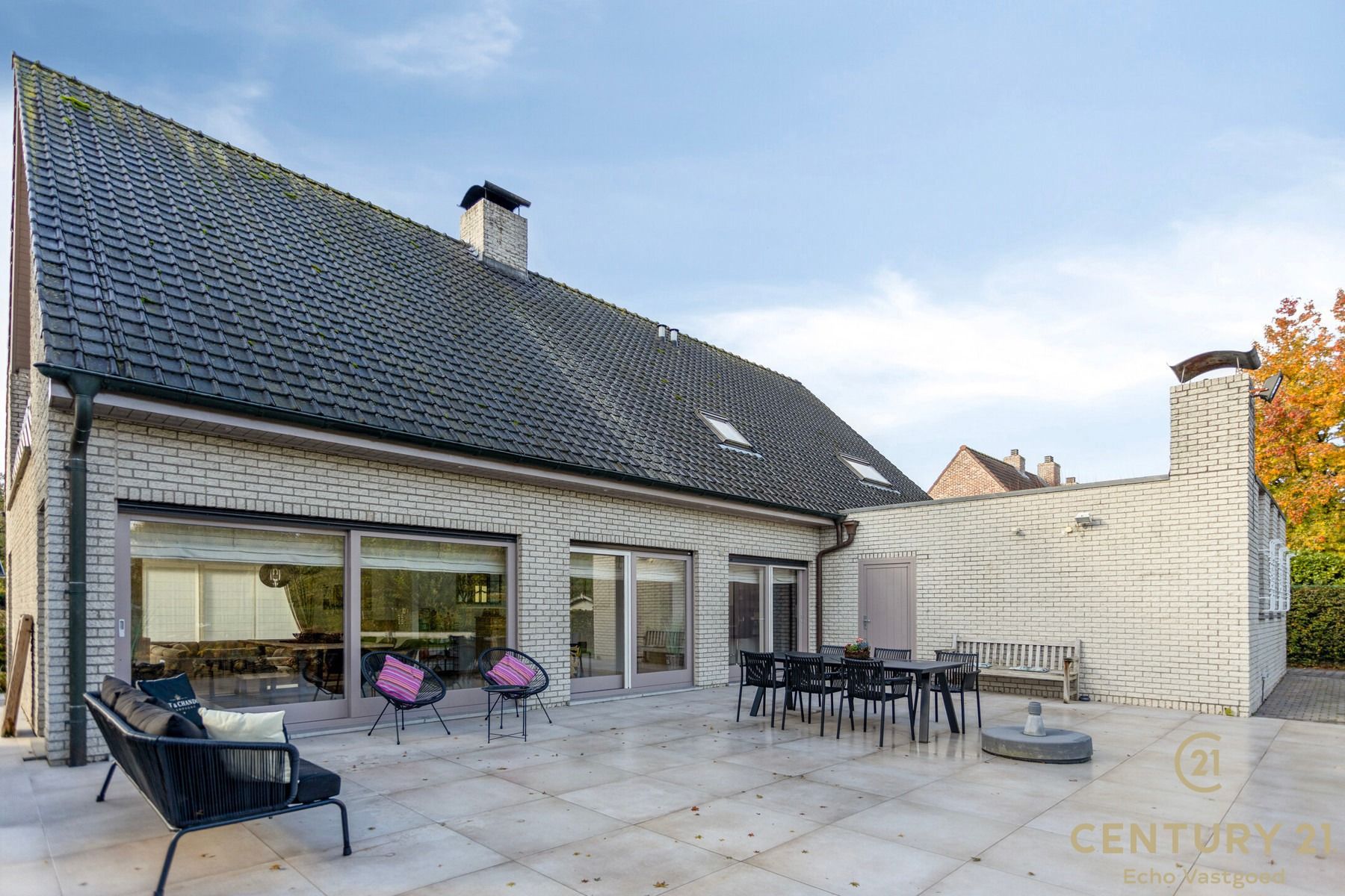 Ruime, gerenoveerde villa met fraaie tuin op ca 2420m² foto 8