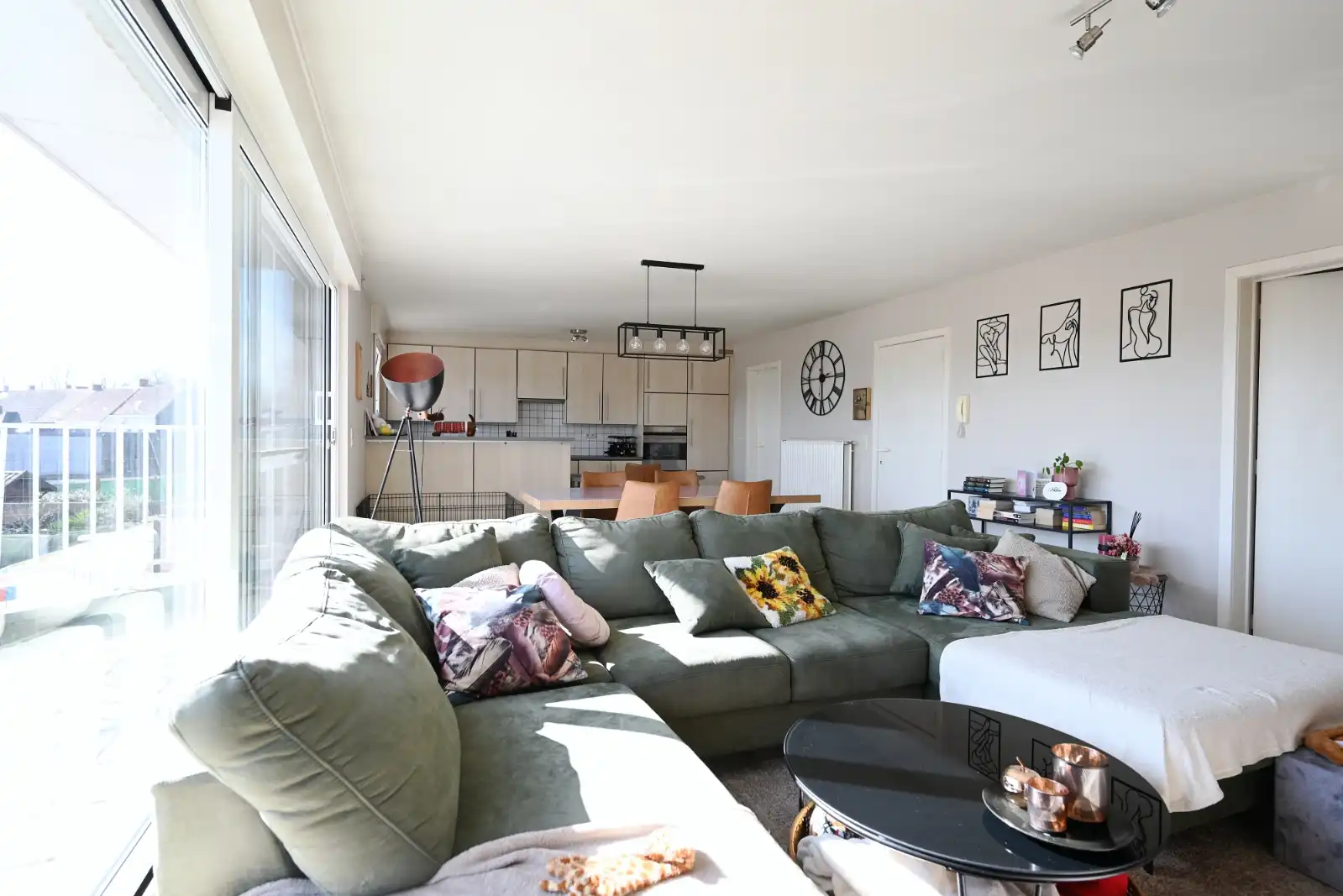 Ruim en lichtrijk appartement met prachtig zicht op het Roobeekpark! foto 2