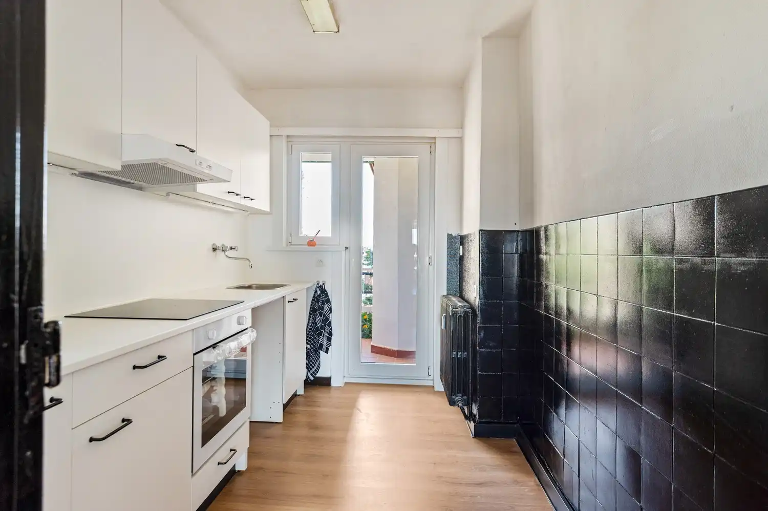 Licht op te frissen appartement met ruime living van 40 m² en nieuwe keuken foto 6