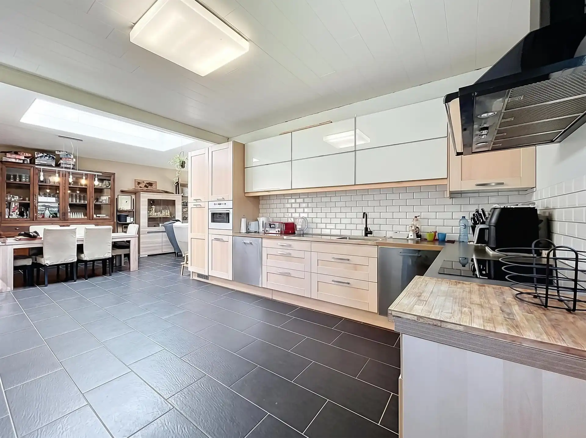 open bebouwing met 4 slaapkamers en 2 badkamers op toplocatie op perceel van 746m². foto 5