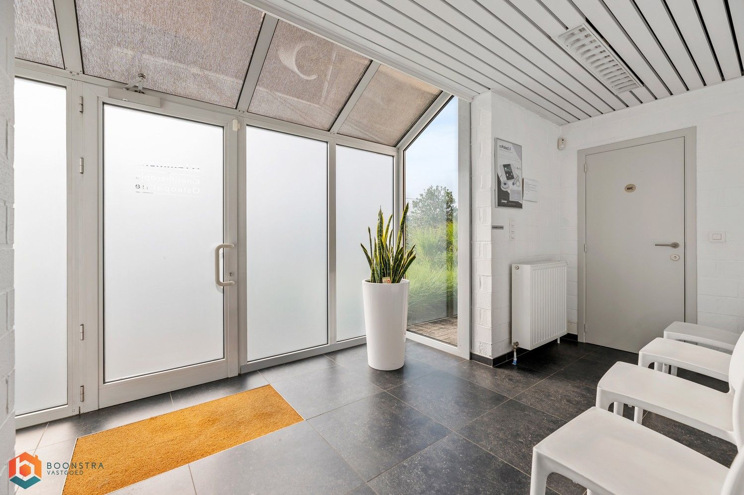Stijlvolle villa met prachtige tuin, 3 slaapkamers en mogelijkheid tot vrij beroep foto 11