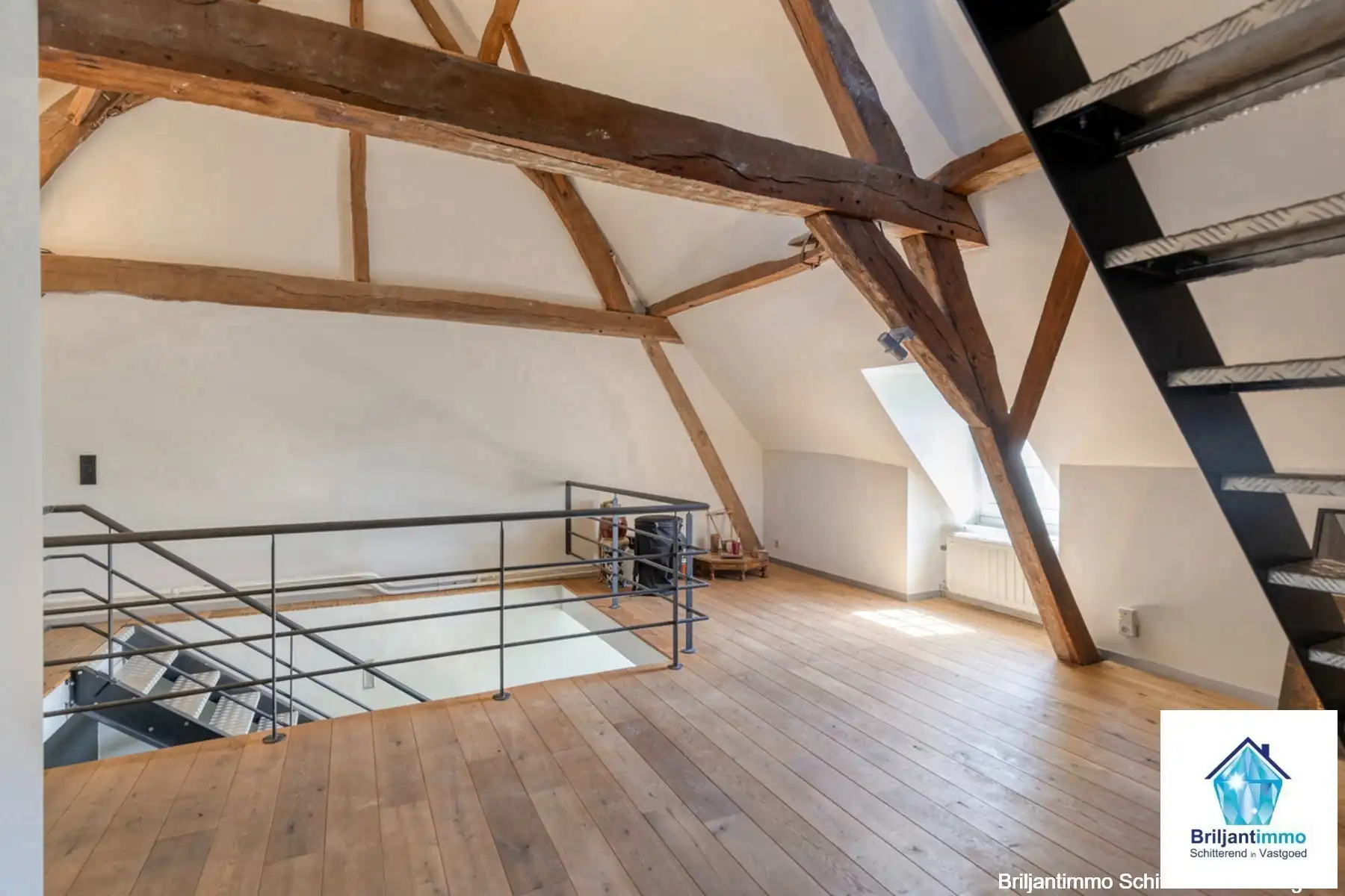 Uiterst charmante en gerenoveerde hoeve met gezellige tuin foto 12