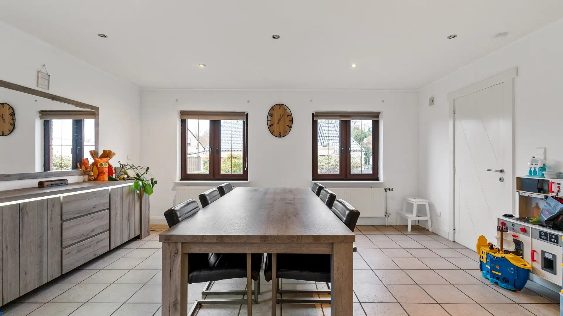 Vrijstaande woning met tuin en inpandige garage foto 8