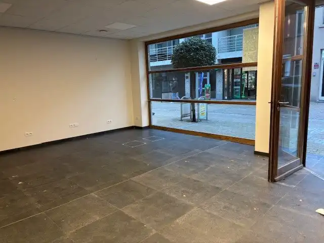 Handelsruimte in de commerciële straat van Bredene Duinen foto 2