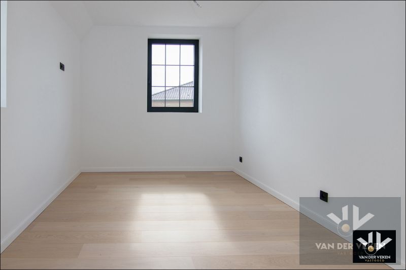 Totaal en hoogwaardig afgewerkte, moderne pastoriestijl nieuwbouwwoning op een steenworp van het natuurgebied 'Dautenweyers' te Diepenbeek foto 16