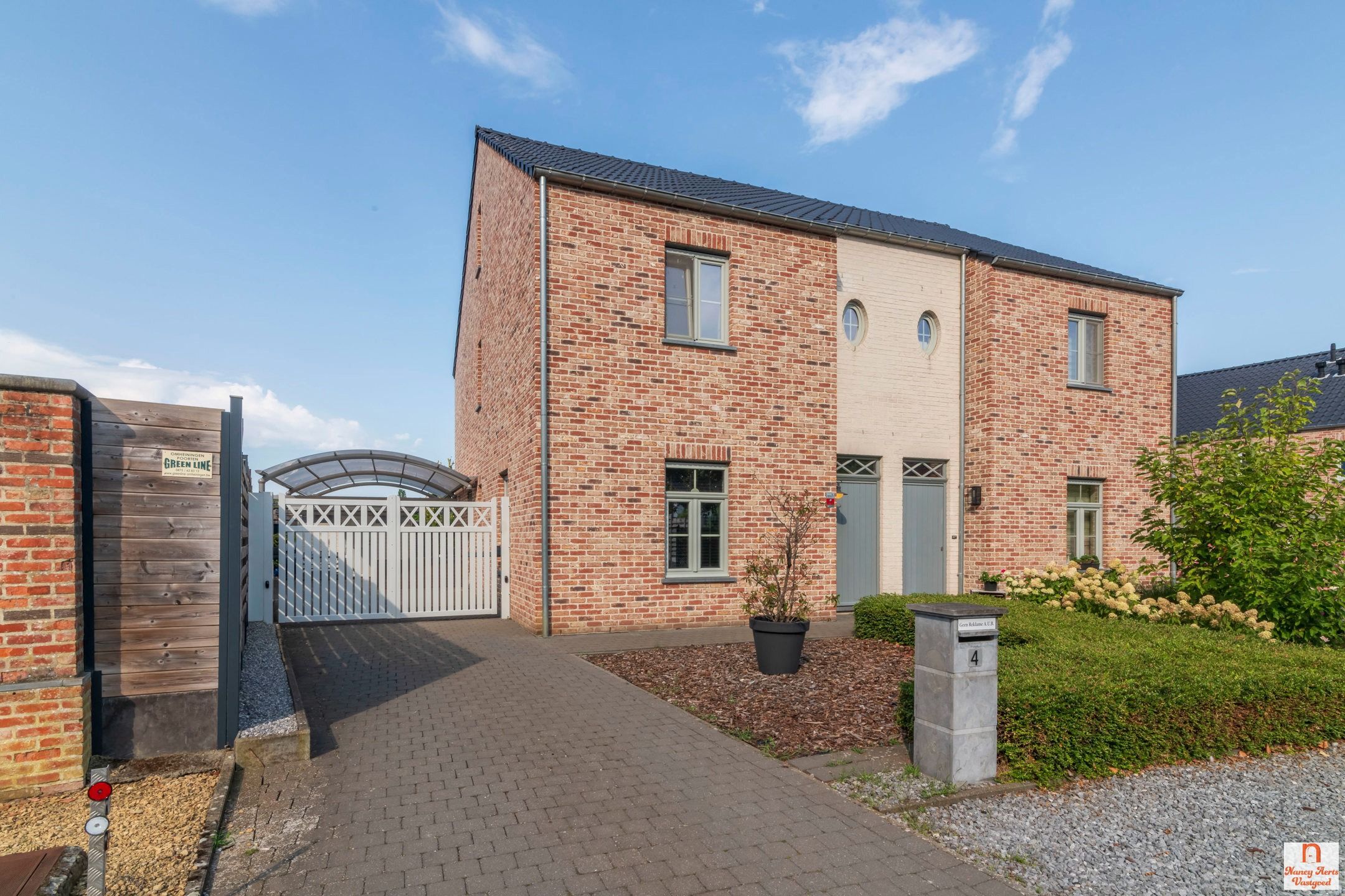 Gezinswoning met tuin en carport in rustige straat in Paal foto {{pictureIndex}}