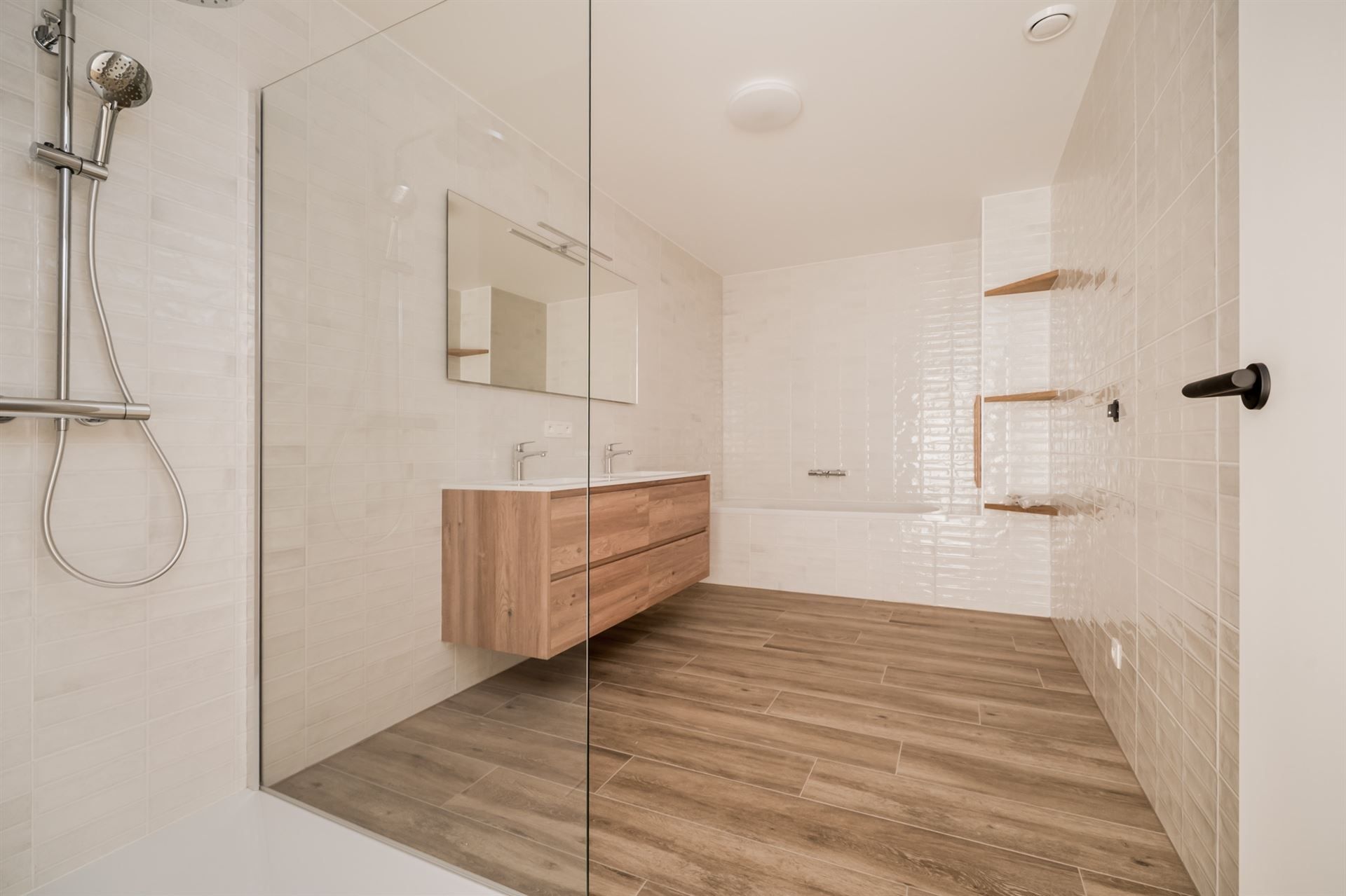 Moderne nieuwbouwwoning met 4 slpkm, tuin en garage  foto 17