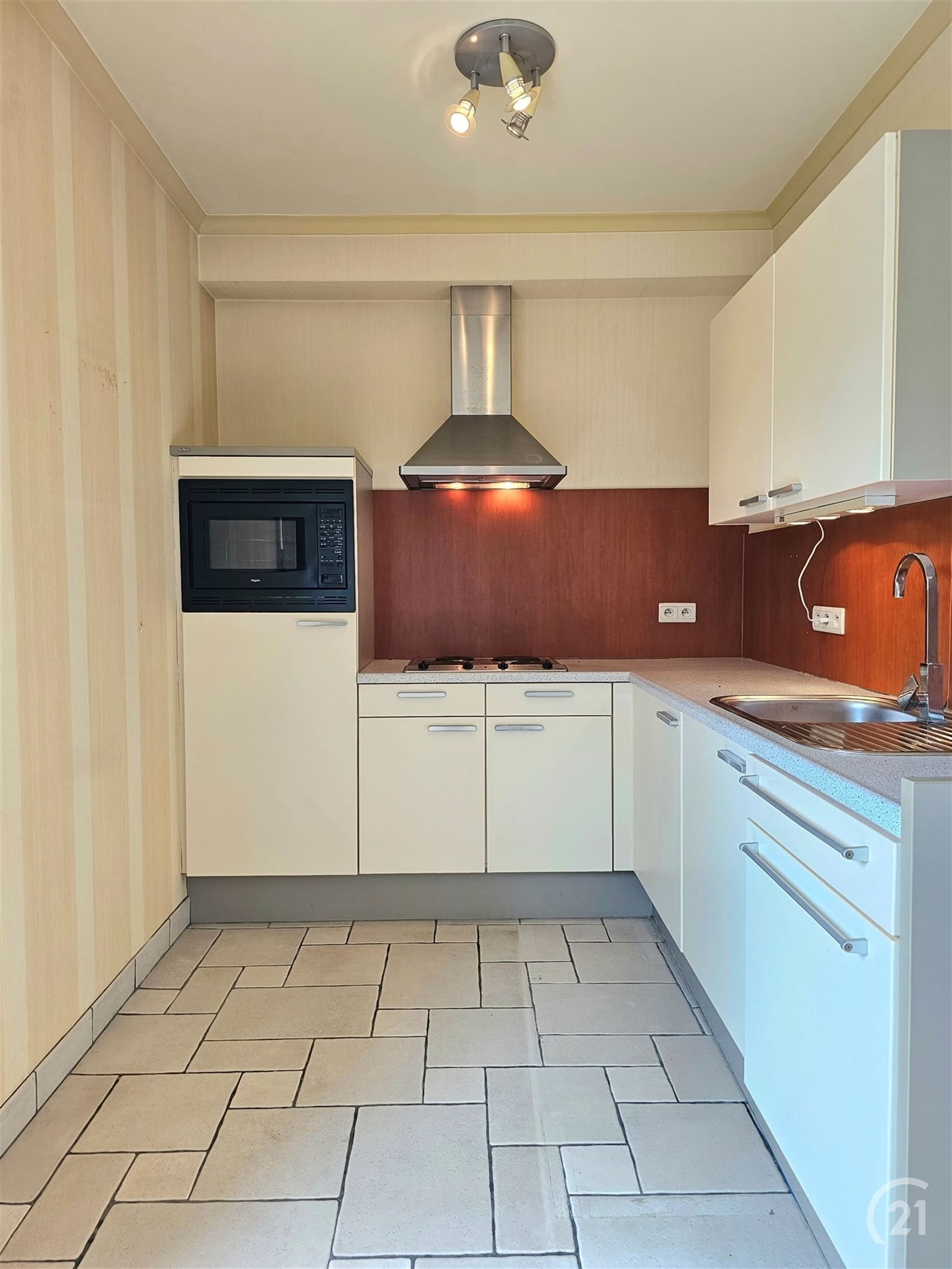 Lichtrijk gelijkvloersappartement met terras en garagebox foto 7
