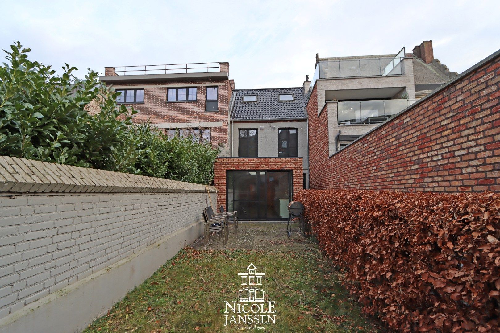 Nieuwbouwwoning met tuintje foto {{pictureIndex}}