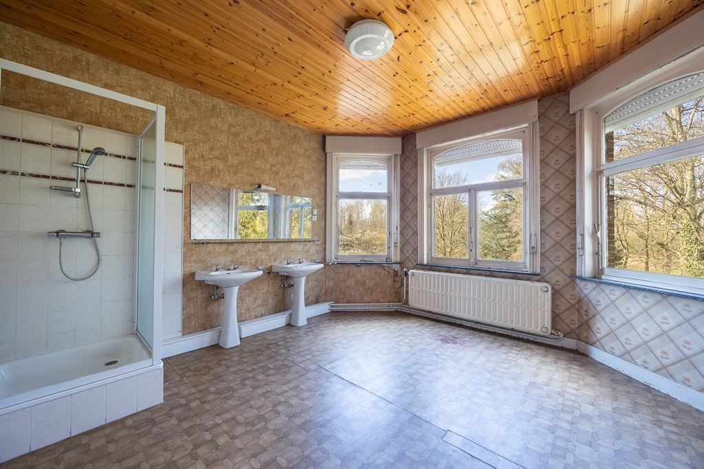 Unieke herenwoning met veel potentieel foto 15