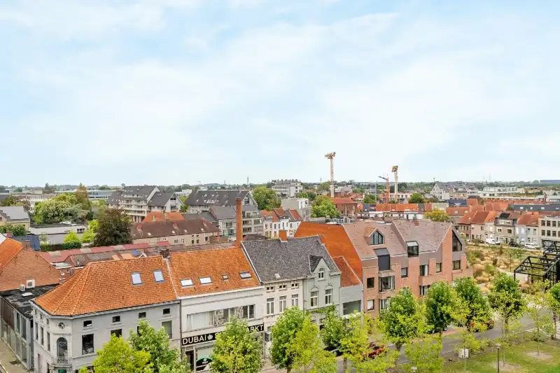 Roeselare-stadskern. PENTHOUSE op 6de verdieping aan het Coninckplein gelegen, met 2 slaapkamers, ochtendterras en avondterras. Een pareltje met unieke ligging ! foto 19