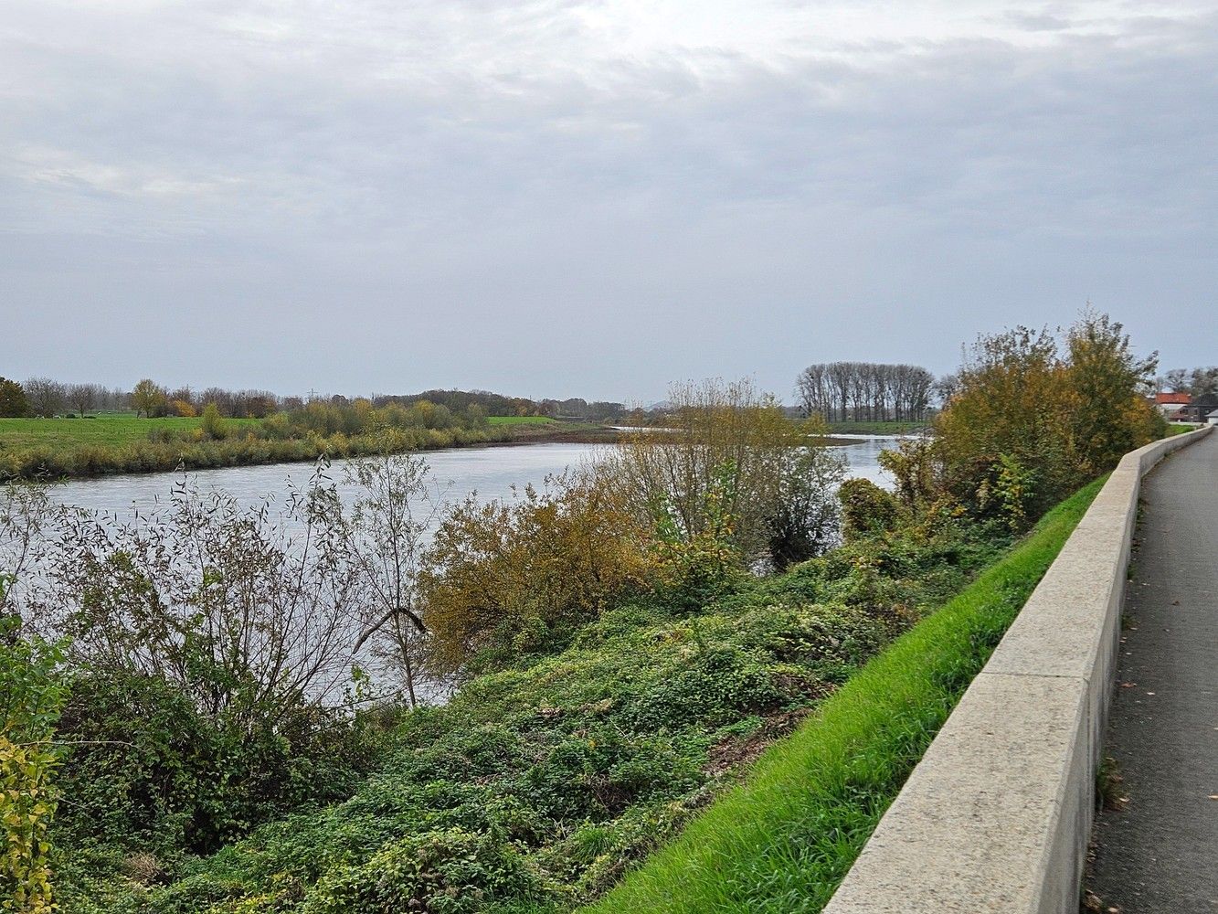 Gerenoveerd appartement met 3 slaapkamers, 2 terrassen en garage in Uikhoven aan de Maas! foto 22