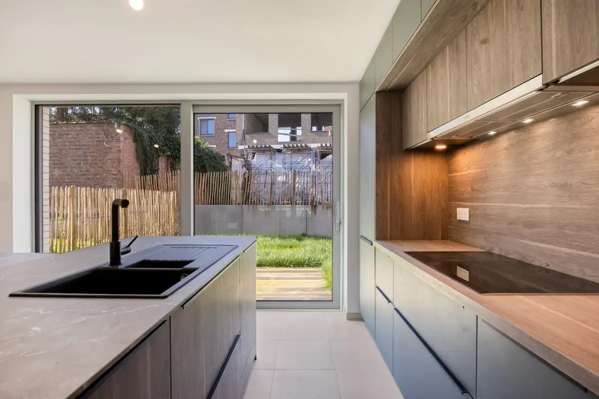 Instapklare woning met zeer goede afwerking, 3 slaapkamers, 3 badkamers, tuin, terras en autostaanplaats in het centrum van Tienen – EPC 27 kWh/m² - bewoonbare  foto 10