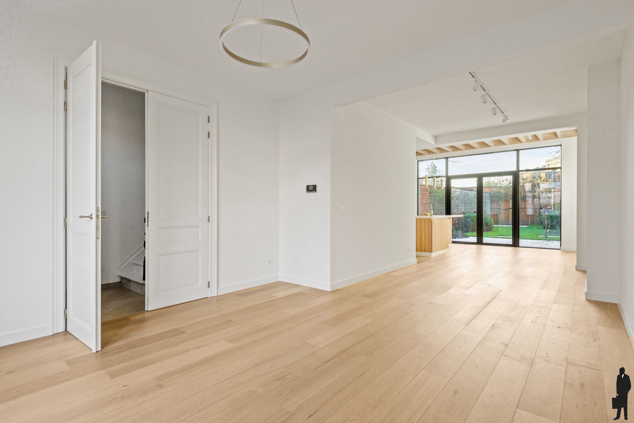 Gerenoveerde woning met 3 ruime slaapkamers en zuid tuin foto 3