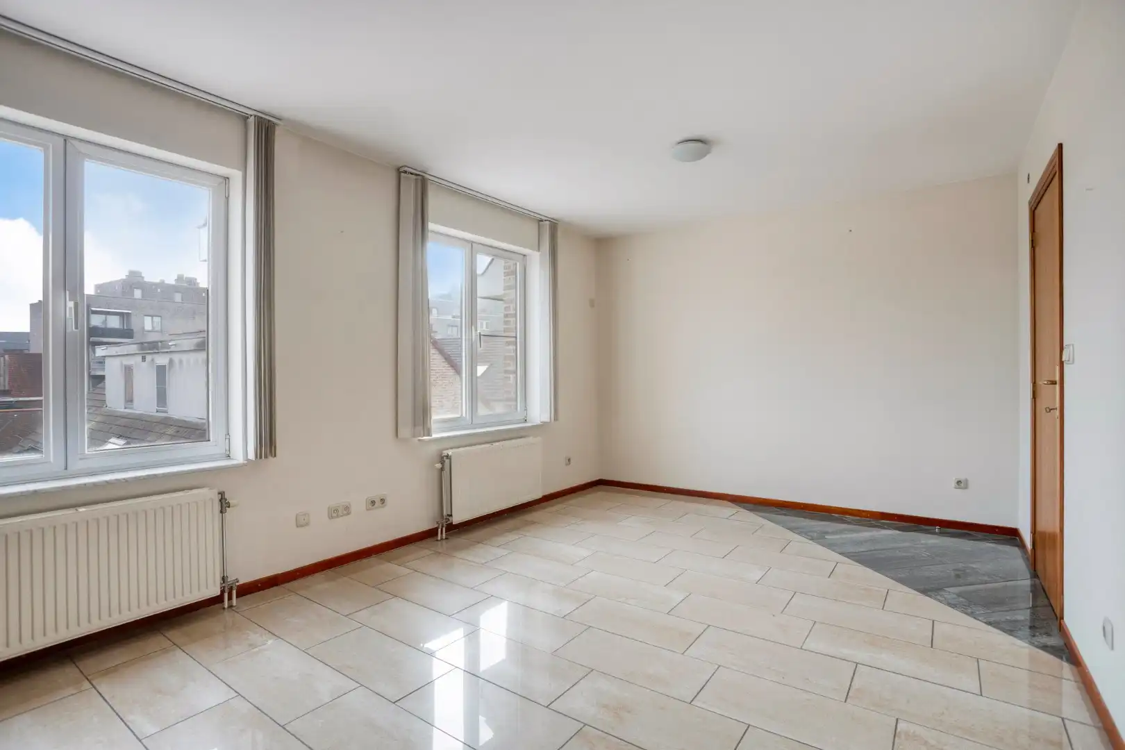 APPARTEMENT VAN 175m² MET 2 SLAAPKAMERS, 2 TERRASSEN en GESLOTEN GARAGE IN LANAKEN CENTRUM !  foto 15