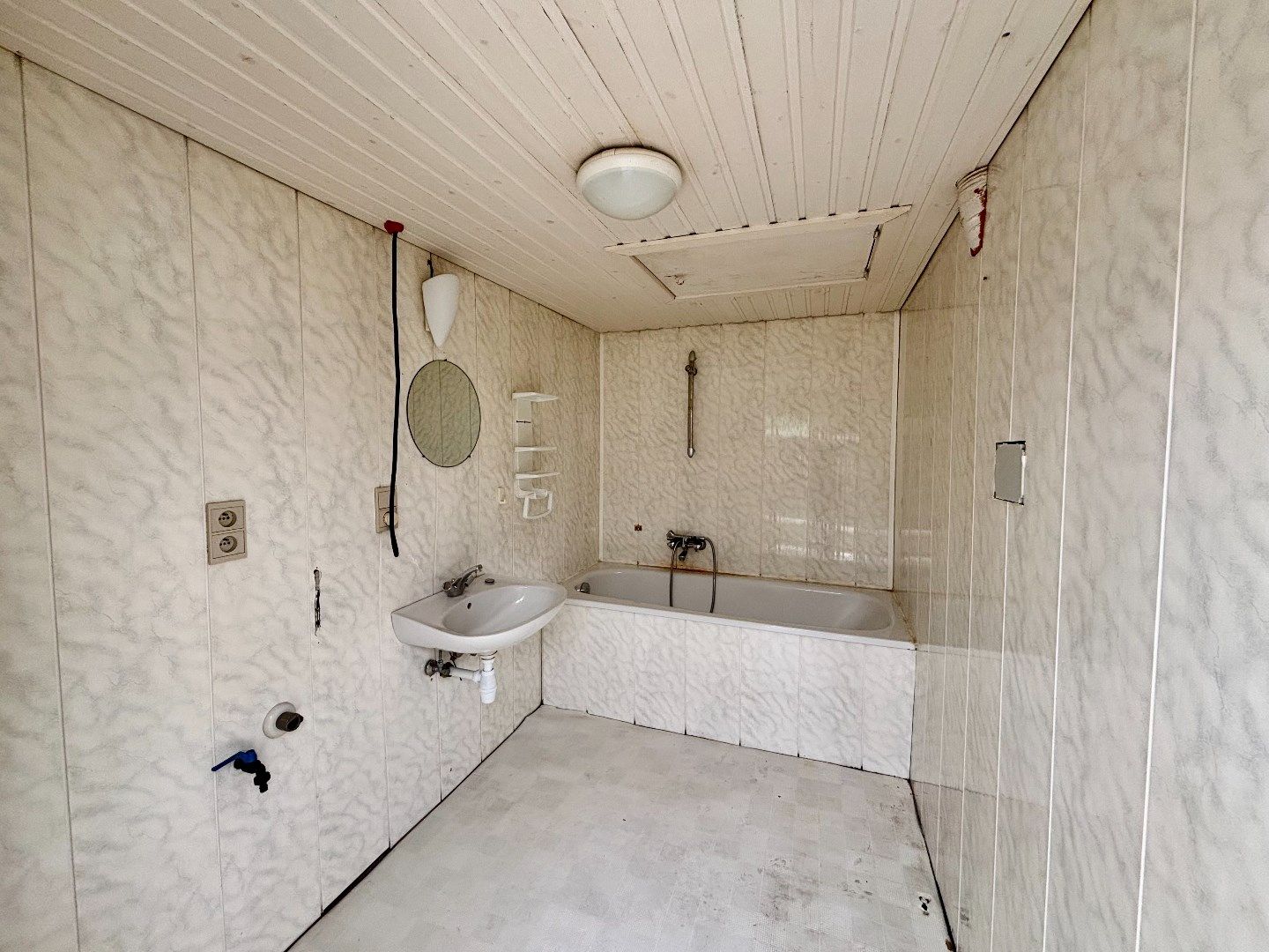 Ruime karaktervolle woning centrum Boezinge. foto 14