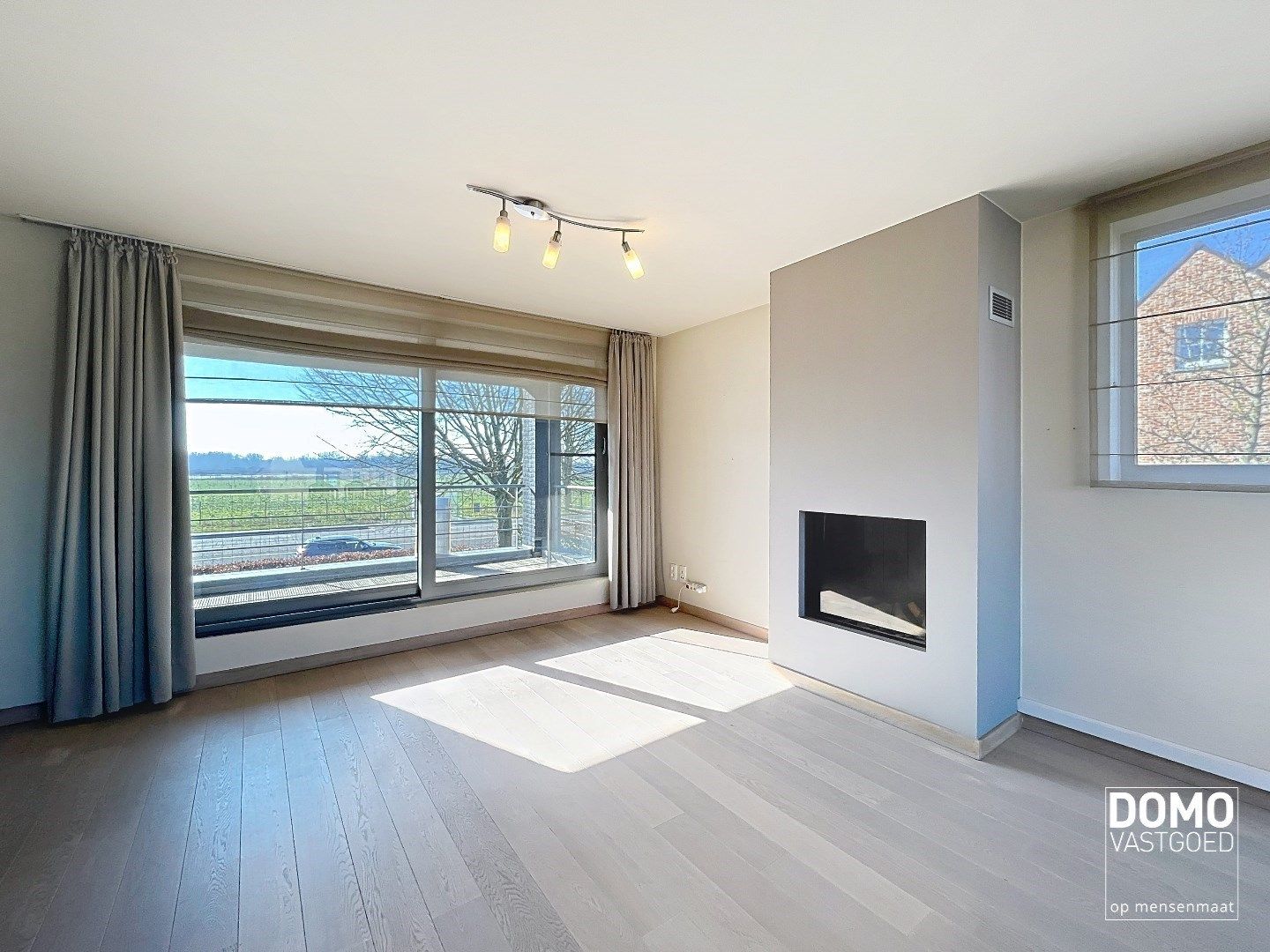 LICHTRIJK DUPLEXAPPARTEMENT MET ZUIDGERICHT TERRAS TE KERMT foto {{pictureIndex}}