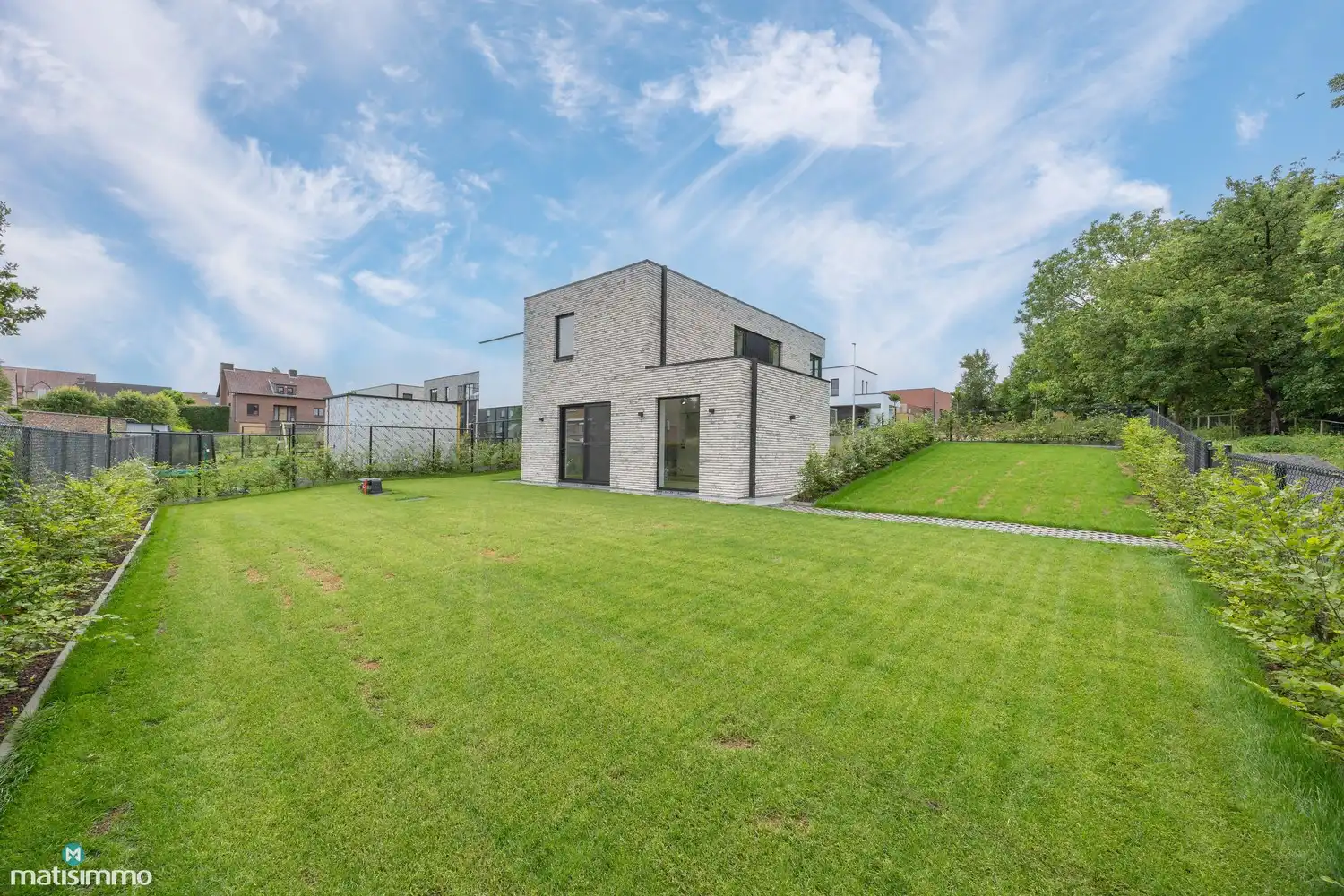 HOOGWAARDIG AFGEWERKTE NIEUWBOUWWONING MET DRIE SLAAPKAMERS EN TUIN (INCLUSIEF TUINONDERHOUD) TE RIEMST foto 21