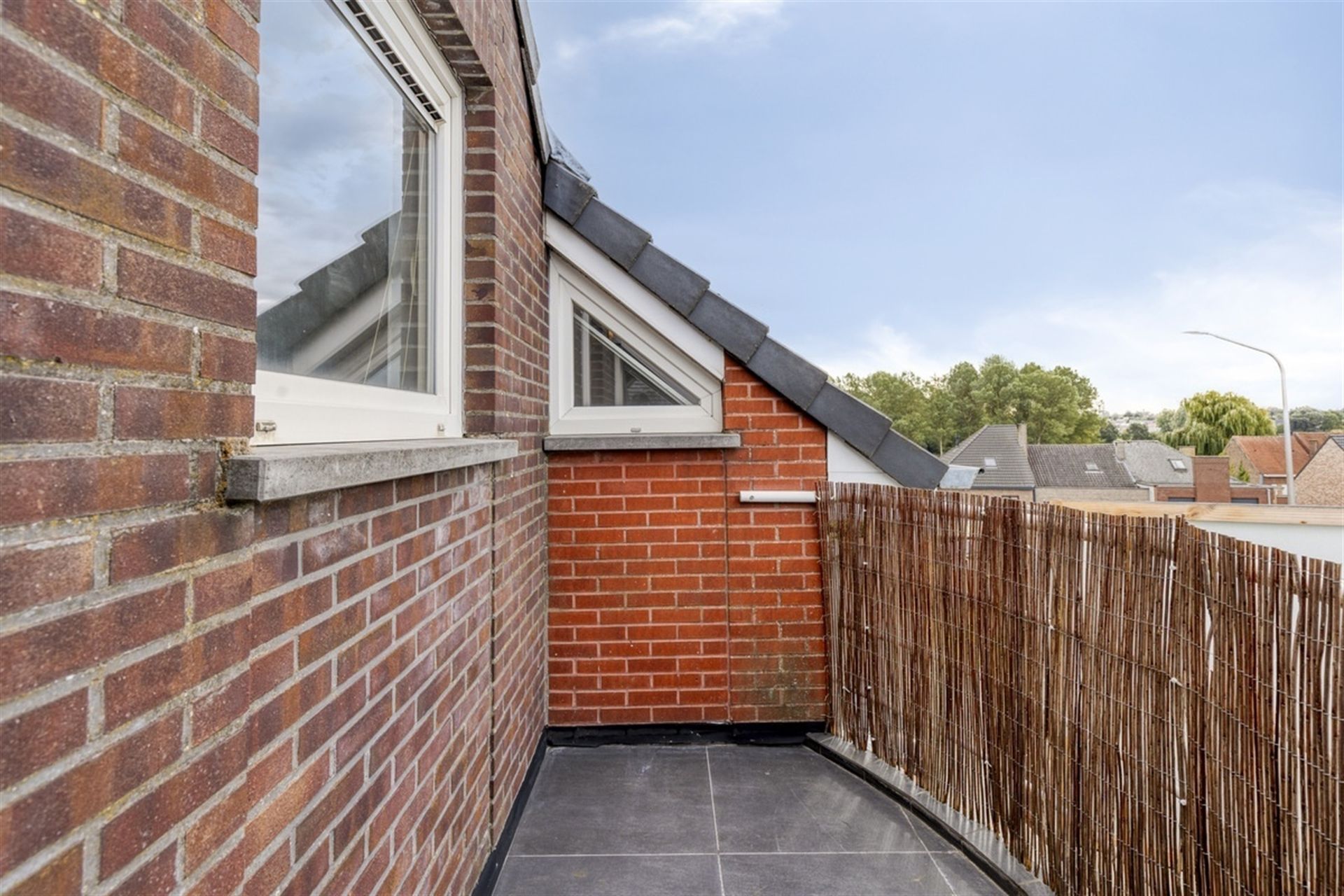 VERKOCHT:    Gezellig 2-slaapkamerappartement in Denderleeu foto 13