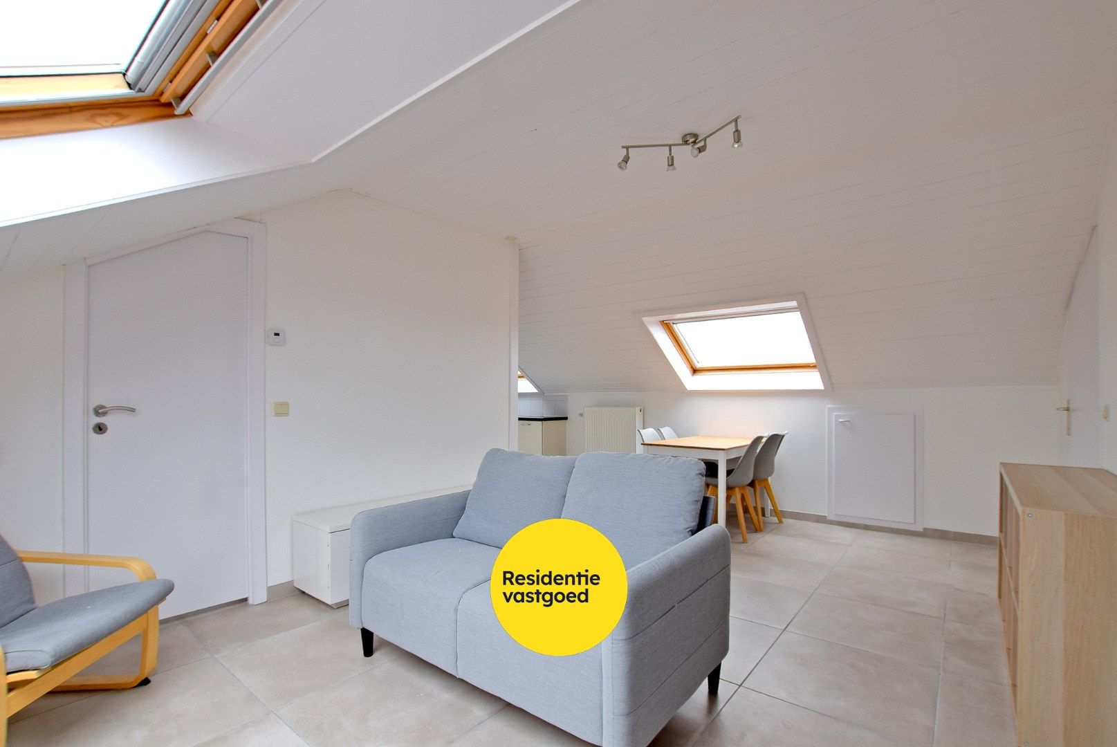 Investeringsvastgoed (gerenoveerd in 2024) omvat 2 afzonderlijk te verhuren appartementen samen 145m²! foto 11