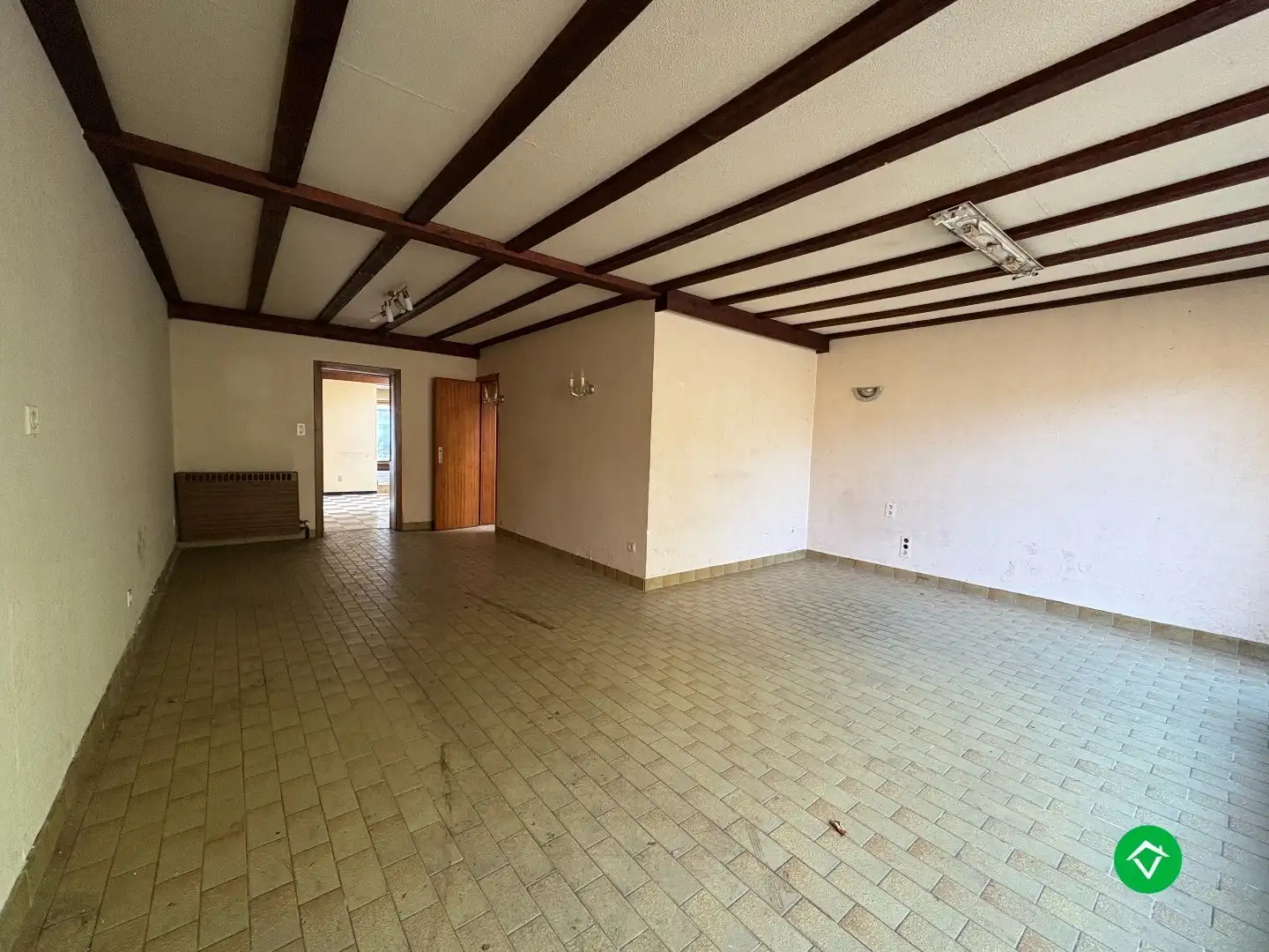 Voormalig handelspand met woonst – totaal te renoveren of te slopen tot projectgrond in centrum Koekelare foto 7