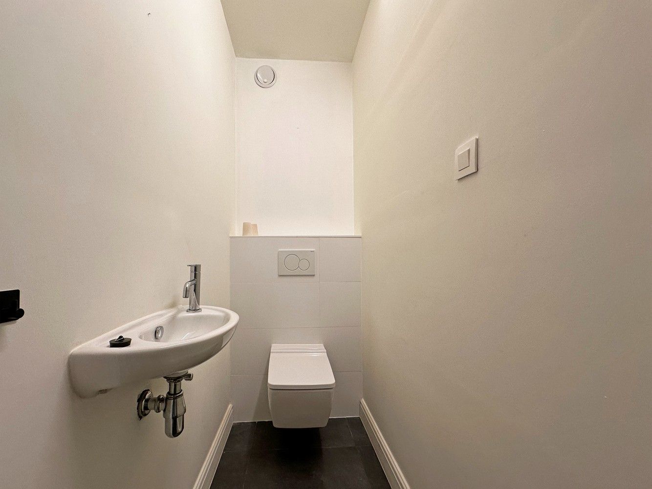 Ruim, gelijkvloers appartement met 2 slaapkamers, terras en een autostaanplaats! foto 10