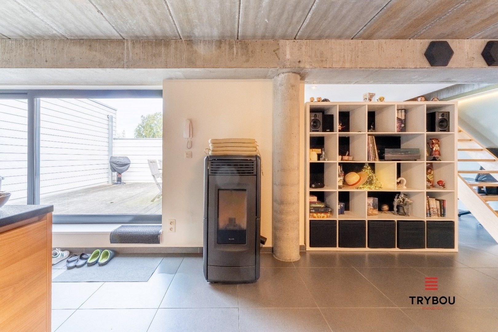 Uitzonderlijk ruime industriële duplex met ruim terras in centrum Roeselare foto 7