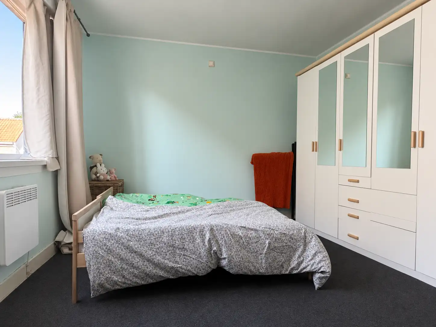 Centraal gelegen ruime woning met garage foto 9