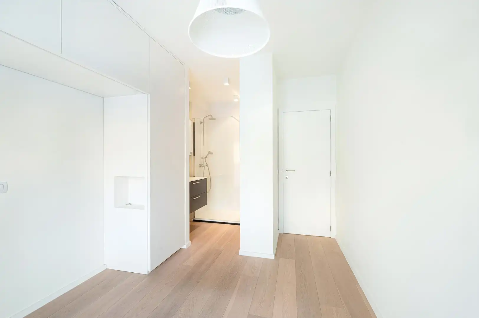 Instapklaar appartement, in het commerciële centrum van Knokke en vlakbij de zee. foto 17