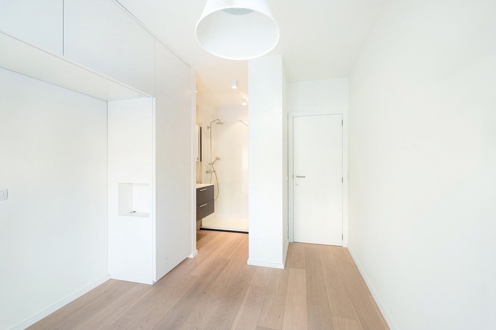 Instapklaar appartement, in het commerciële centrum van Knokke en vlakbij de zee. foto 17