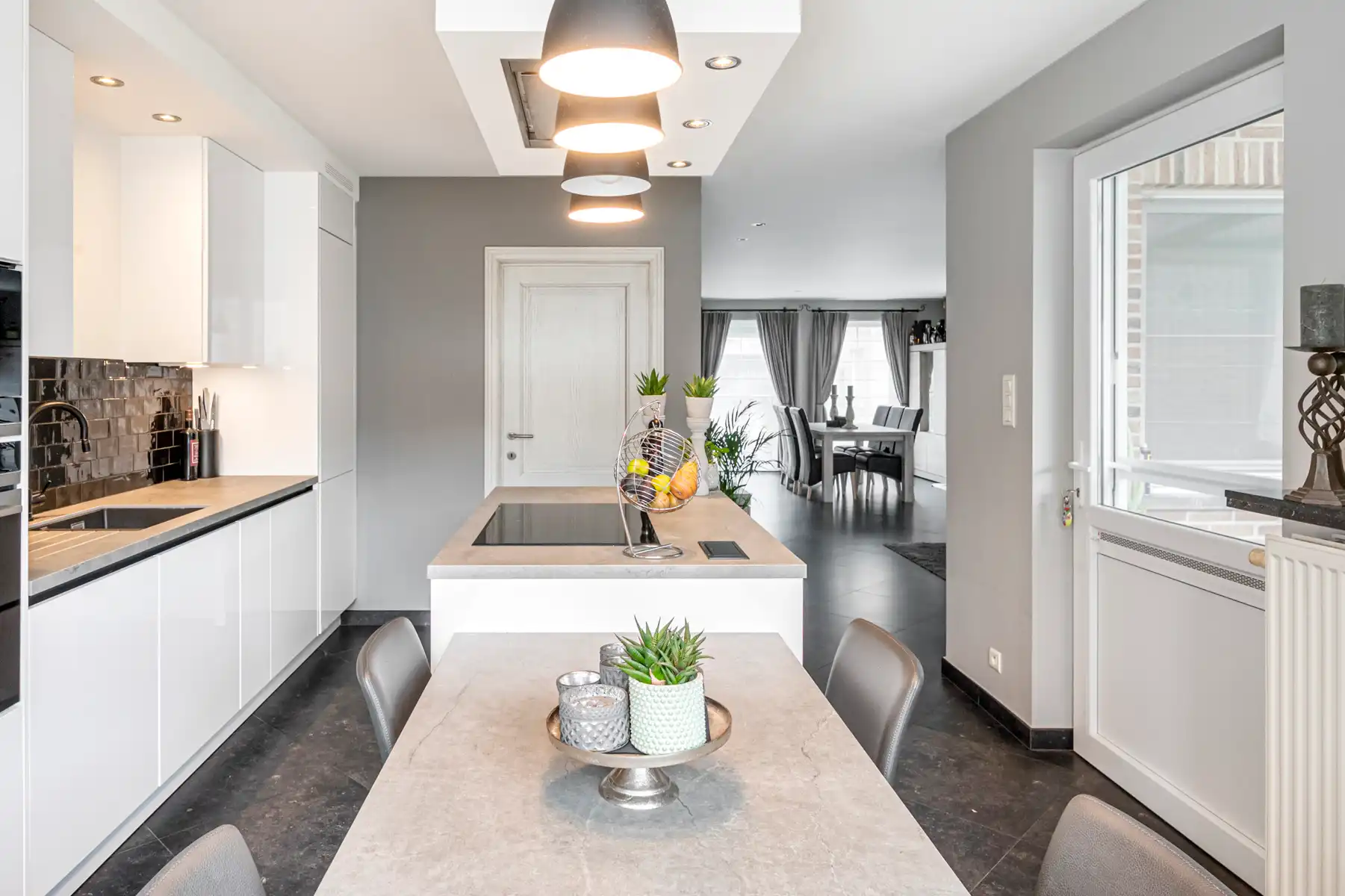 Halfopen bebouwing in topstaat foto 10