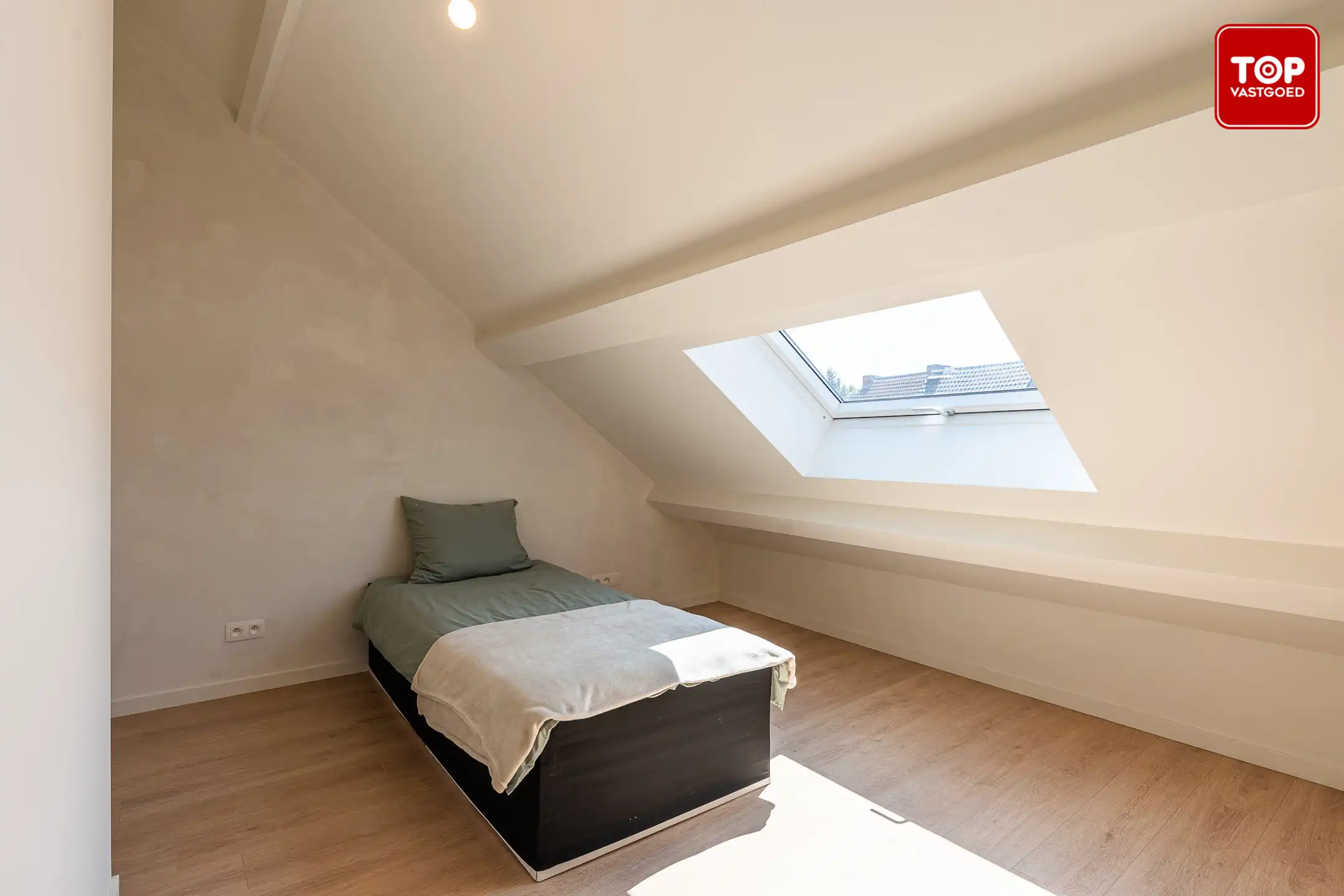 Instapklare, totaal gerenoveerde woning op toplocatie! foto 18