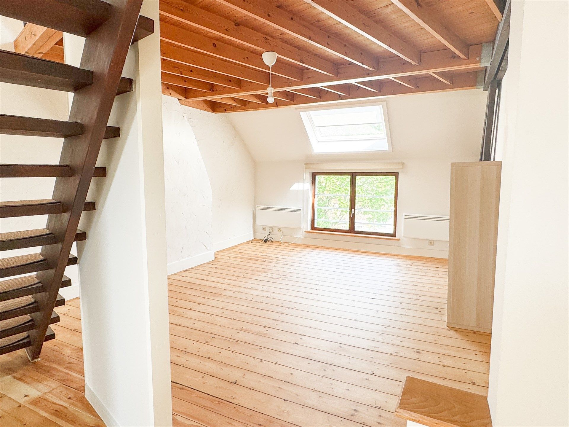 Lichtrijk dakappartement met mezzanine foto {{pictureIndex}}