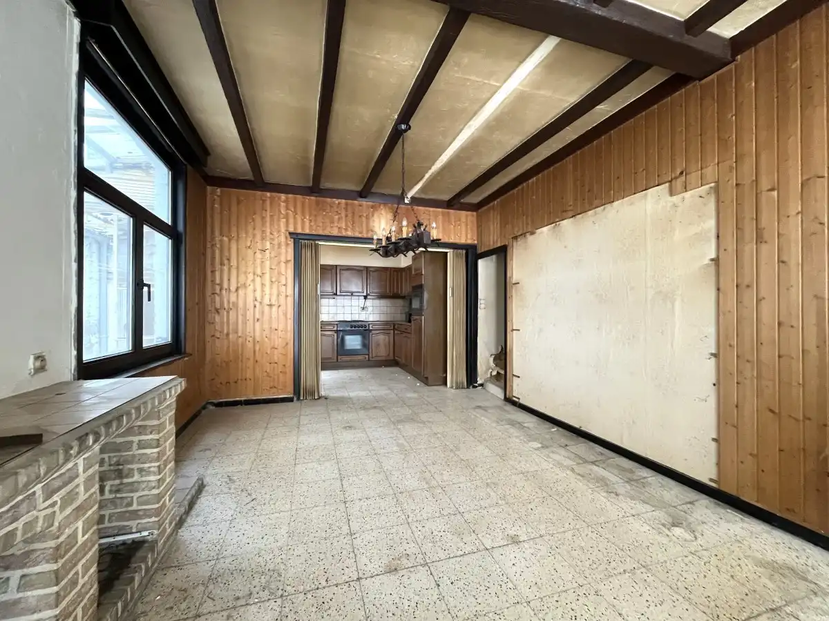 Roeselare - Te renoveren woning met 2 slaapkamers, terras en zolder in het centrum foto 2