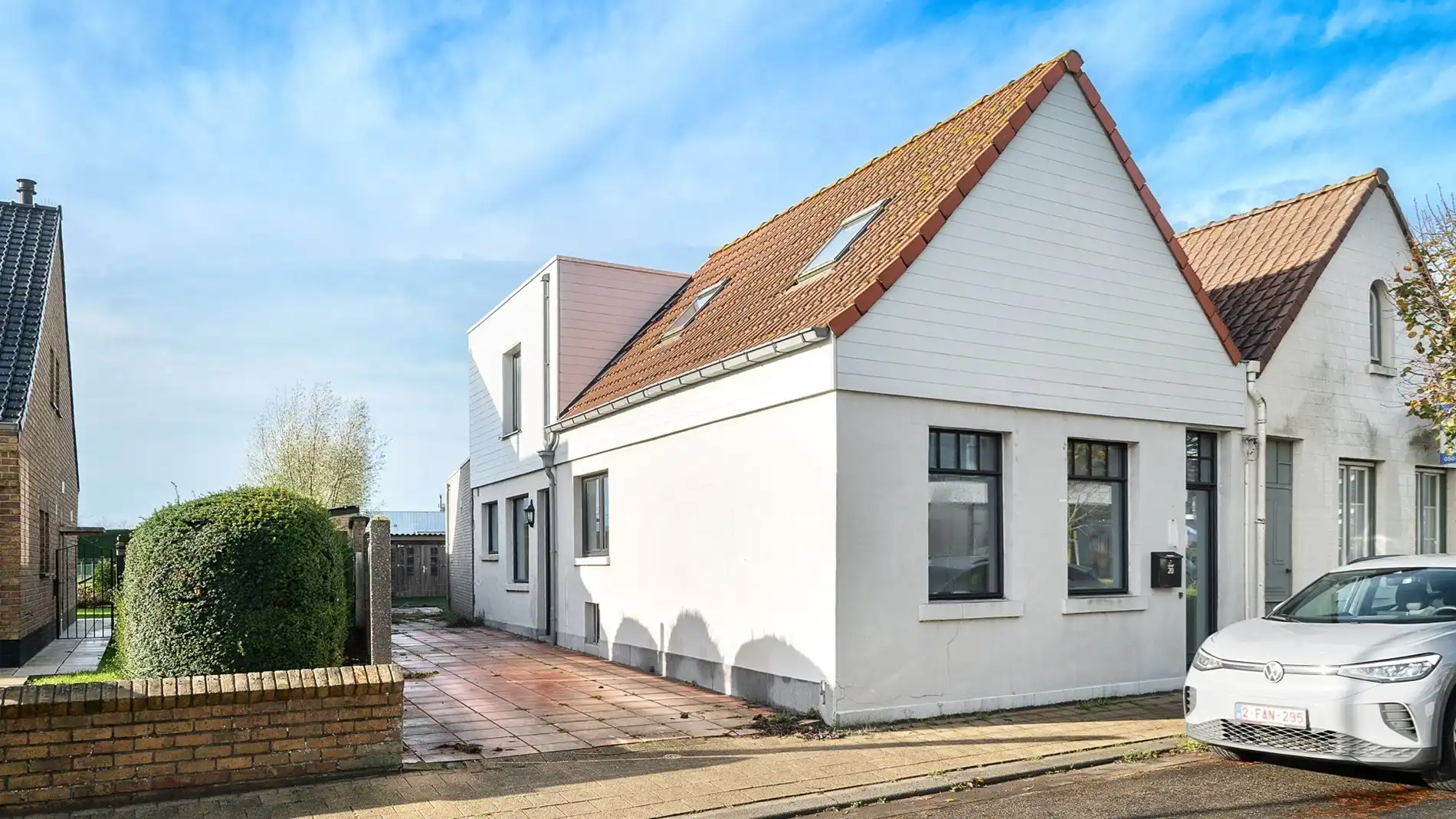 Leuke halfopen woning met parkeerplaats te Knokke-Westkapelle foto {{pictureIndex}}