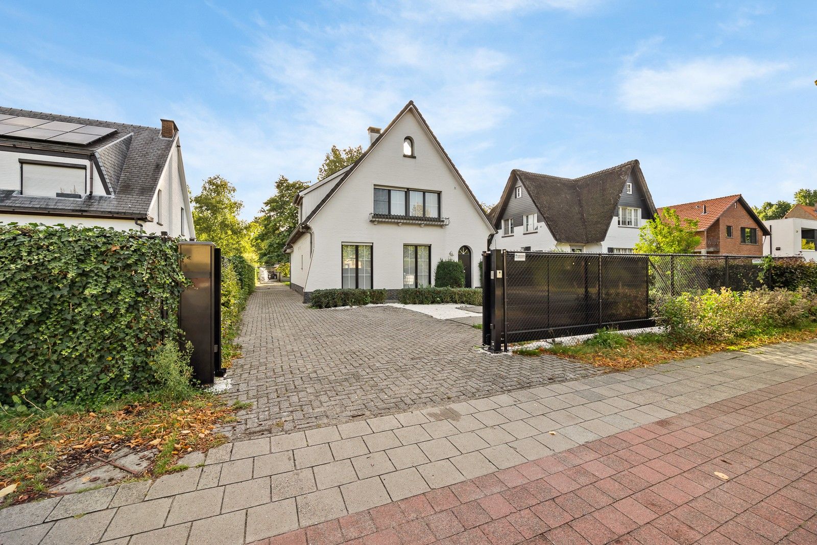 Charmewoning in geliefde straat in Brasschaat foto {{pictureIndex}}