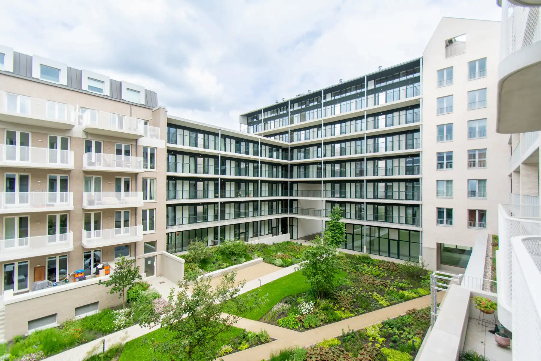 Prachtig gemeubeld 2- kamer appartement met groot terras foto 15