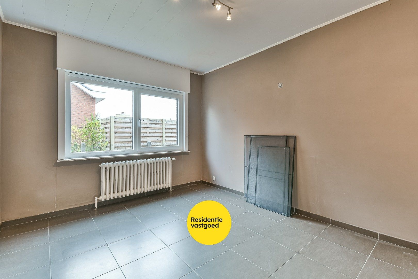 Bungalowwoning op rustige ligging met gerenoveerde keuken te huur foto 8