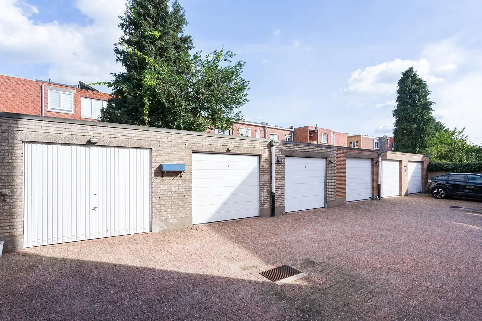Opbrengsteigendom 3 ruime 2-slaapkamerapp. + 3 garages foto 30