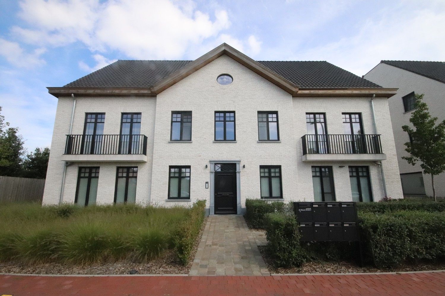 Lichtrijk, ruim, 2 slaapkamer nieuwbouwappartement te Hansbeke foto 1