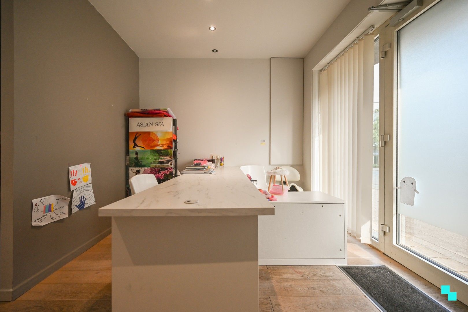 Ruim magazijn met kantoorruimtes en woonst te Lendelede foto 19