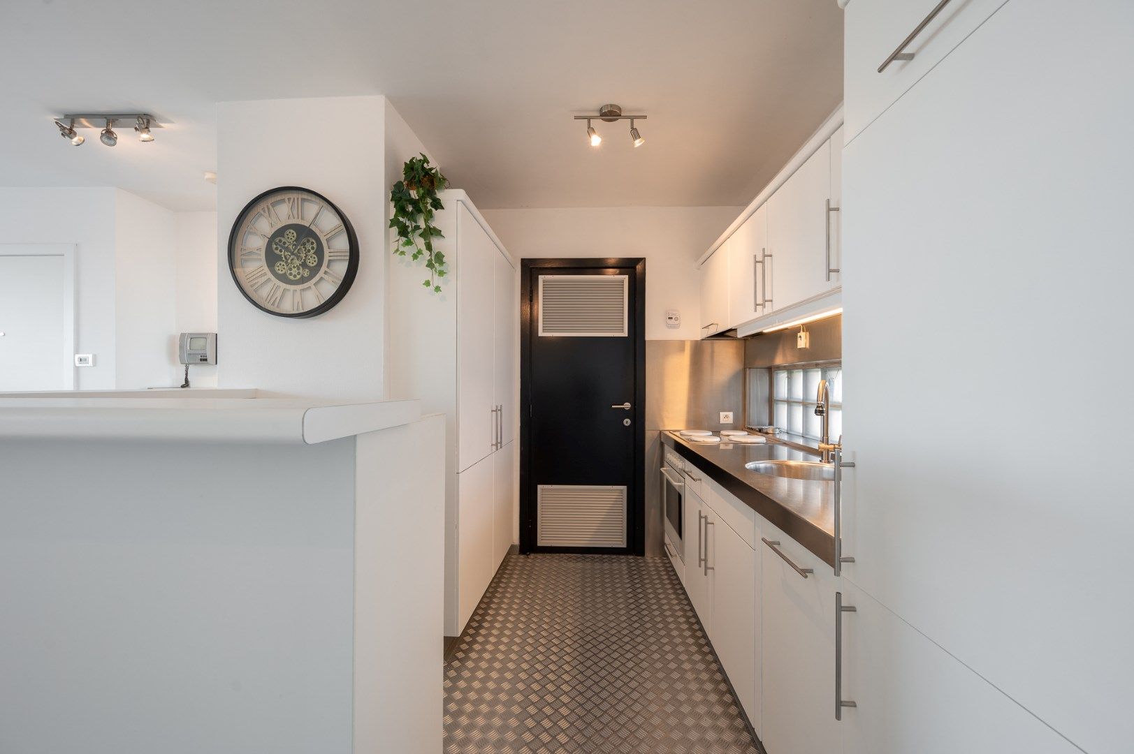 Instapklare studio met 2 uitzonderlijke zonneterrassen. foto 6