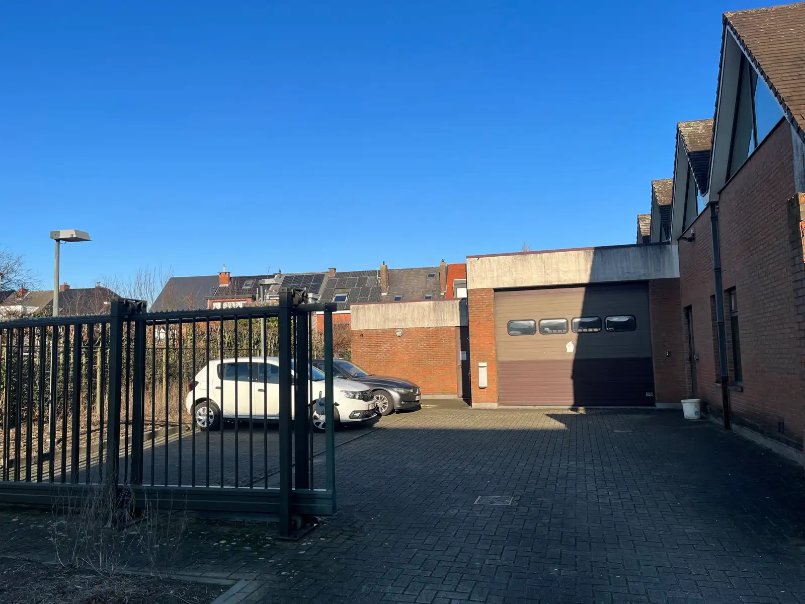 Opsplitsbare polyvalente handelsruimte met parking foto 6